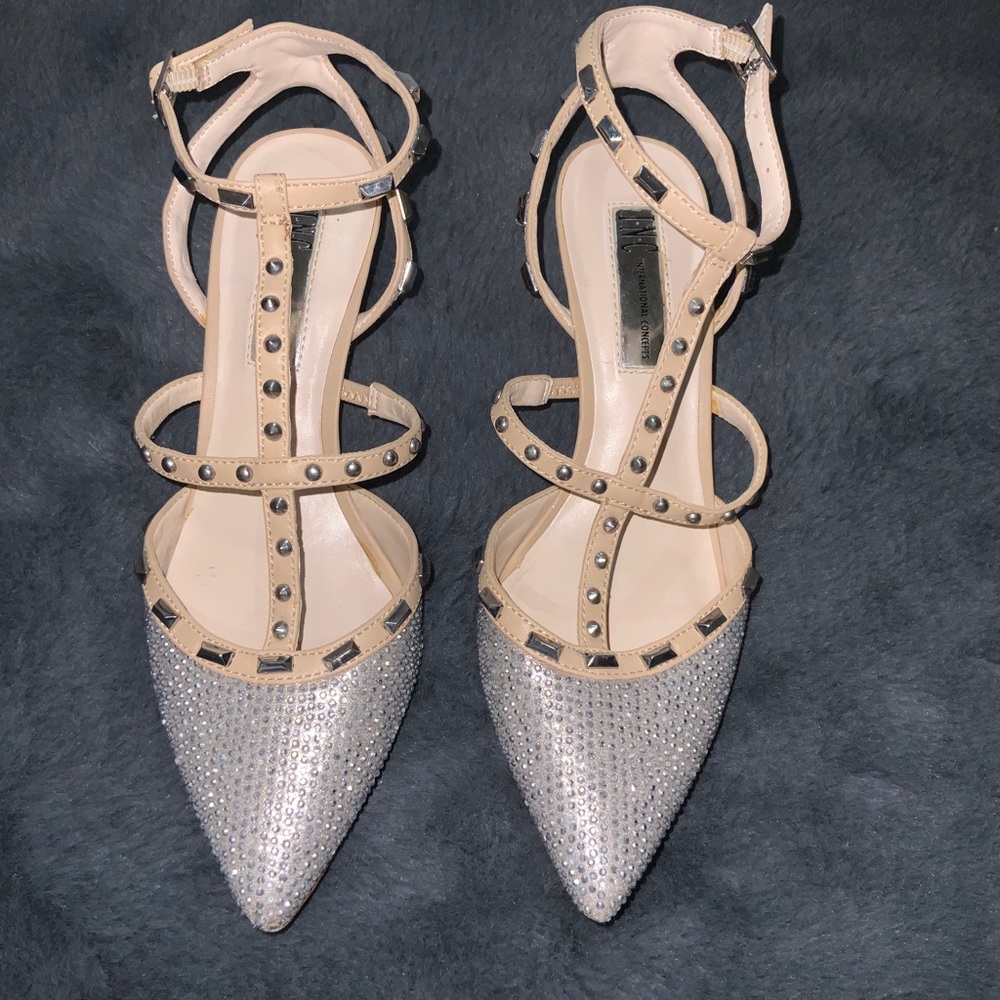Cute heels 👠 with lots of blings